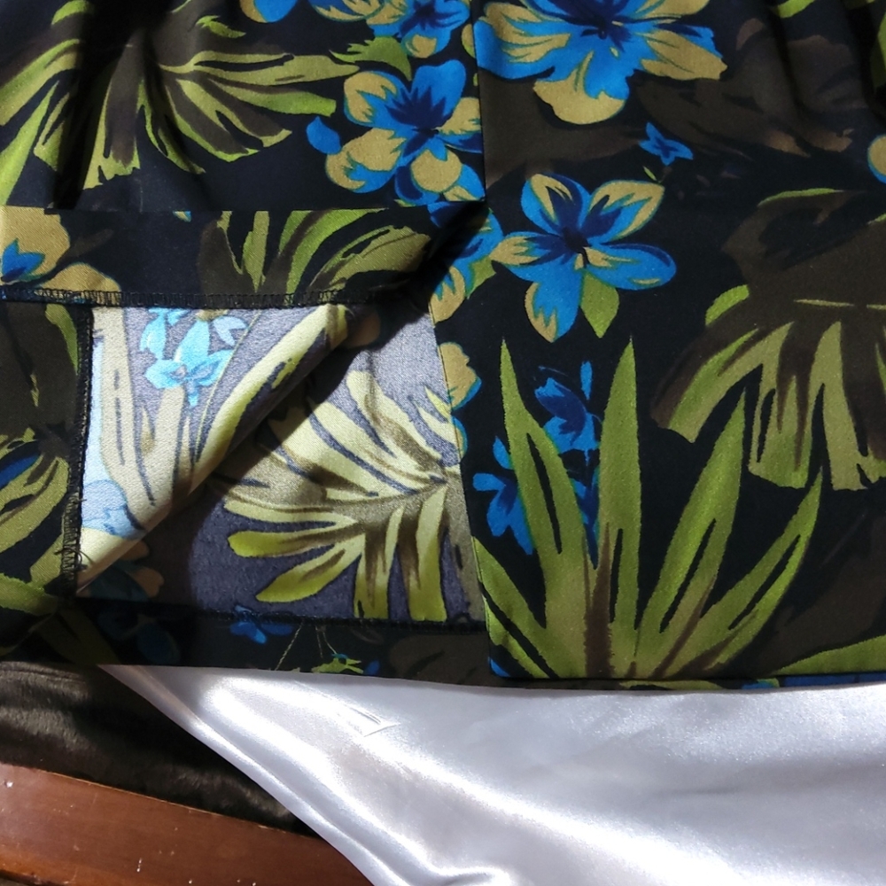 ...Im selling a Dress - Picture 5 of 6